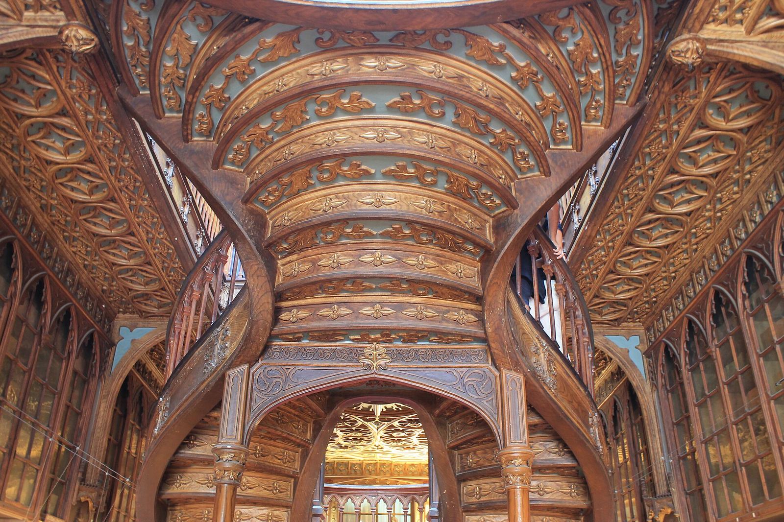 Innenraum der Livraria Lello